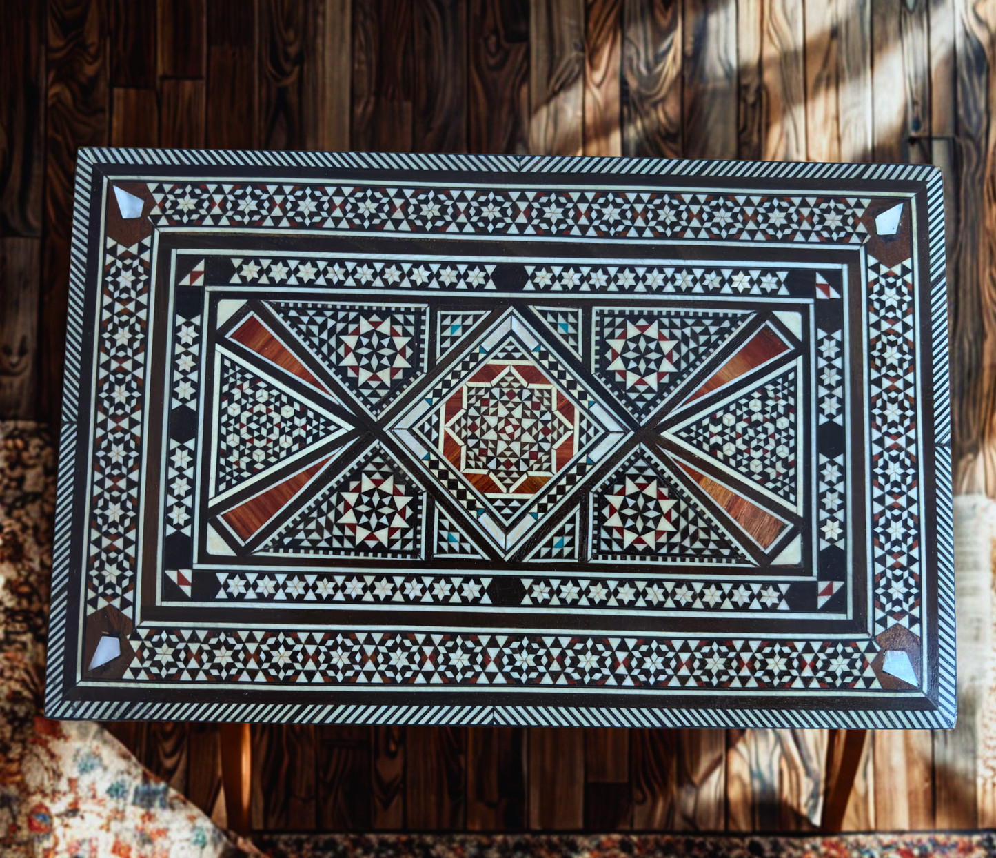 Vintage 1970 Damaszener Mosaik Schmuckschatulle – Handgefertigte orientalische Einlage mit Perlmutt
