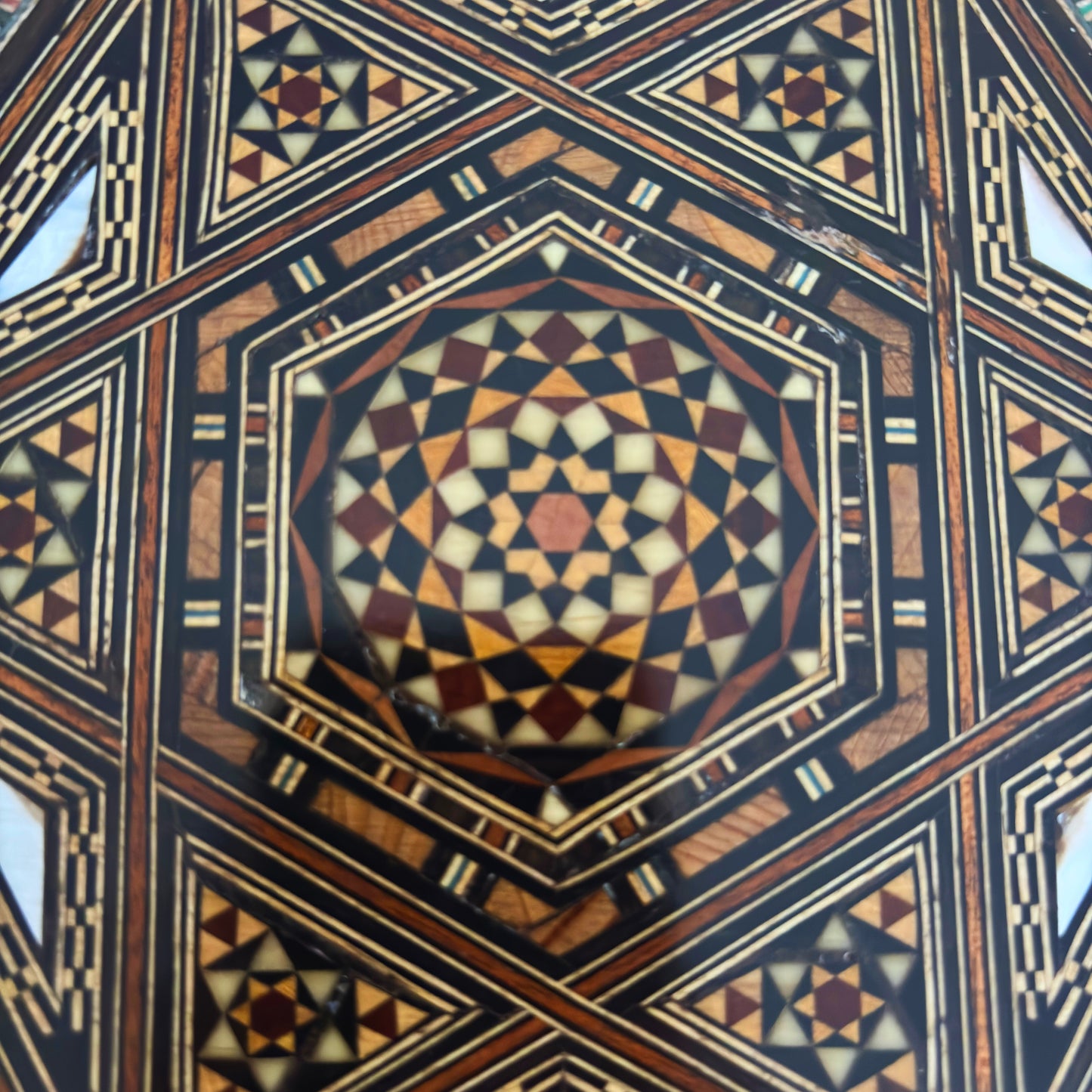 Refined Damascene Mosaic Box by Master Gaby Al Dayeh – Handcrafted with Mother of Pearl & Velvet Interior