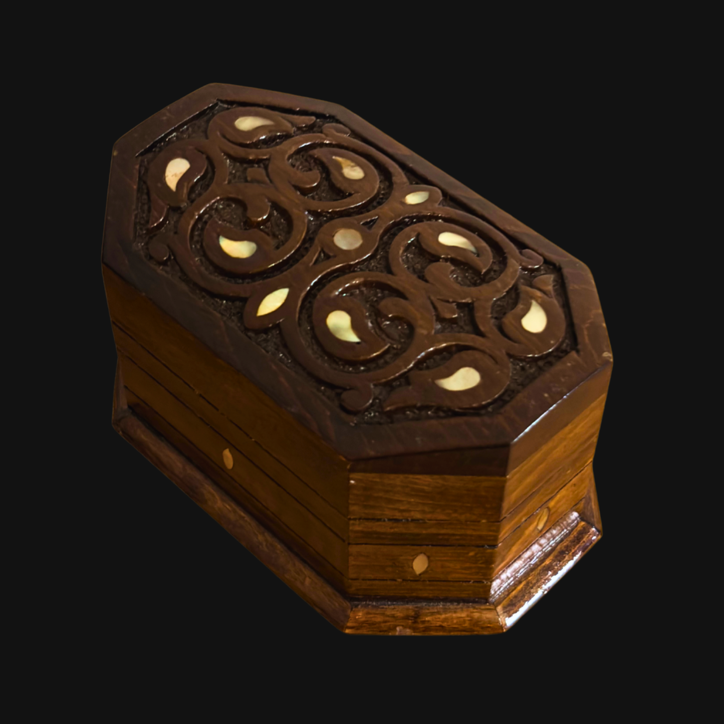 Handgeschnitzte Buchenholzbox mit Perlmuttintarsien – Elegante Walnussoptik