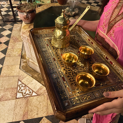 Plateau Damasquiné en Bois – Incrustation de Nacre & Tons Naturels du Bois