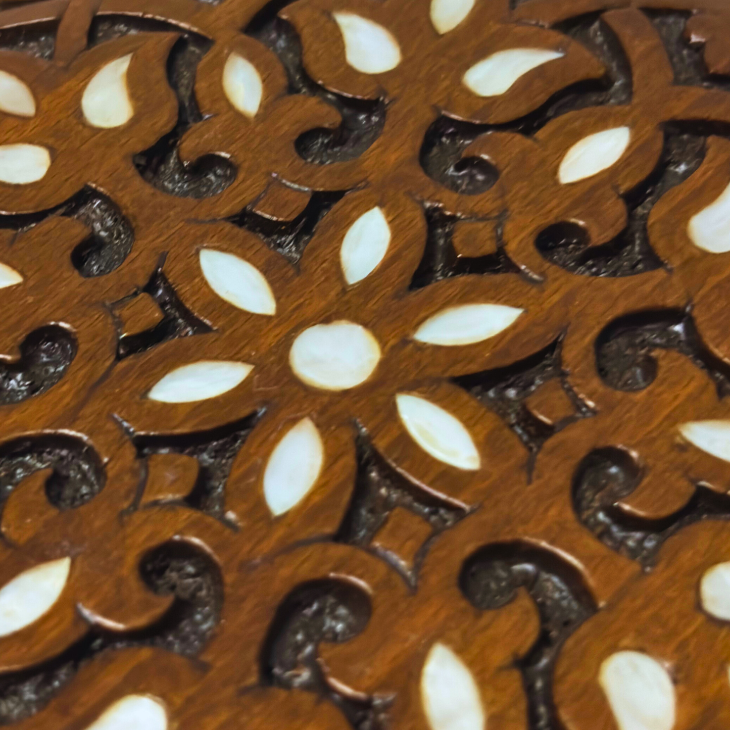 Handgefertigte Luxus-Schatulle aus Damaskus – Perlmutt & Samt