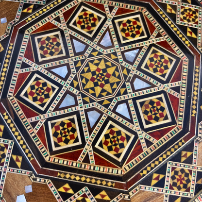Handgefertigte Mosaik-Schatulle aus Damaskus – Perlmutt & Samt