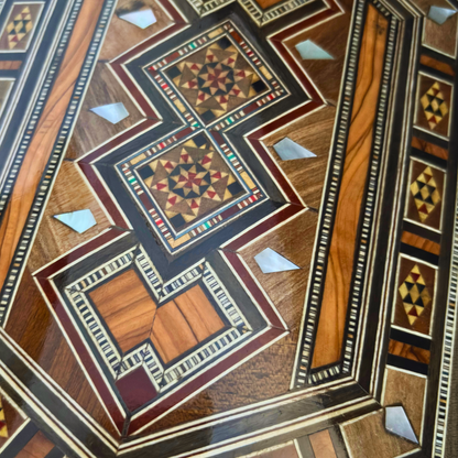 Scatola Artigianale in Mosaico Damasceno – Madreperla e Velluto