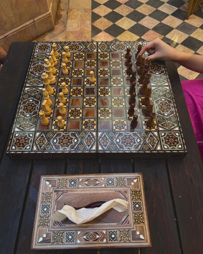 Handgefertigter Damascener Backgammon- & Schach-Tisch von Gaby Al Dayeh – Meisterwerk mit Perlmuttintarsien