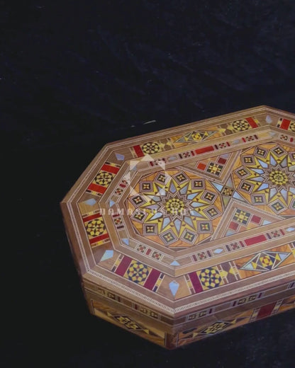 Handgefertigte Mosaik-Schatulle aus Damaskus – Perlmutt & Samt